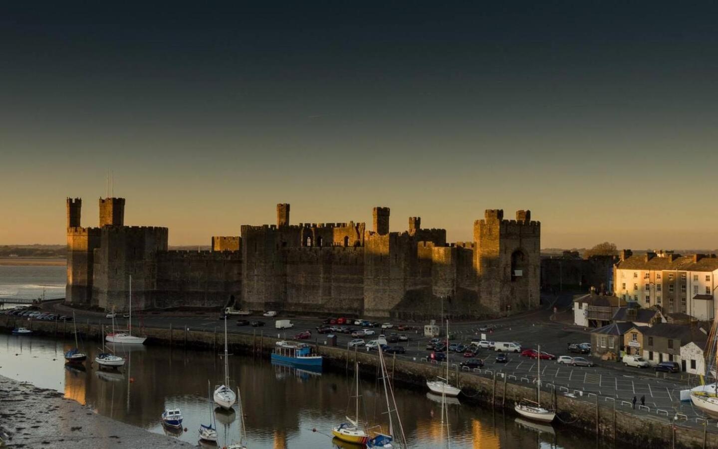 Pass The Keys Apartment 3 Old Conservative Club In Historic Town Caernarfon Exteriér fotografie